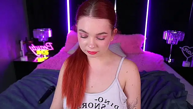 Snapshot of CarolinaDia chatting on 12-06-24, 12:45 CarolinaDia online show from 12-06-24, 12:45