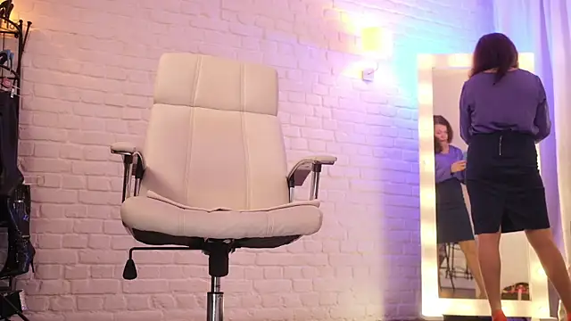 Nylon Legs online show from 11-07-25, 08:31