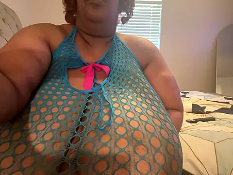 Missredboneo12 online show from 09-30-25, 04:34