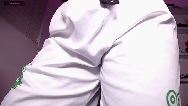 tinysofia  online show from 02-07-25, 02:40