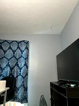 Snapshot of Luisrtrrr chatting on 10-20-25, 01:11 Luisrtrrr online show from 10-20-25, 01:11