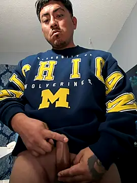 Snapshot of Luisrtrrr chatting on 10-21-25, 01:12 Luisrtrrr online show from 10-21-25, 01:12