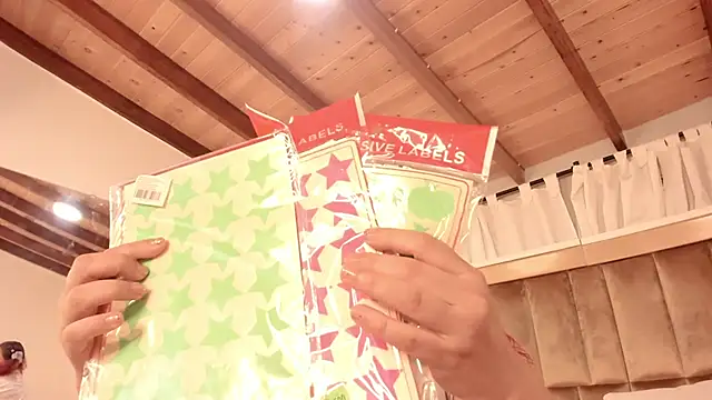 Snapshot of Twwiiggy chatting on 02-15-25, 02:47 Twwiiggy online show from 02-15-25, 02:47