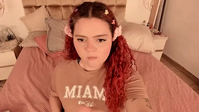 Snapshot of Twwiiggy chatting on 02-21-25, 03:01 Twwiiggy online show from 02-21-25, 03:01