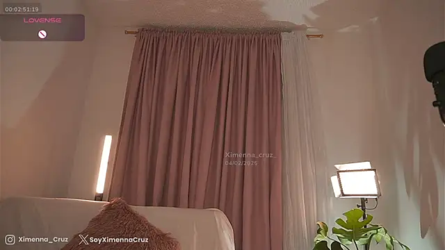 Ximenna Cruz online show from 02-05-25, 12:10