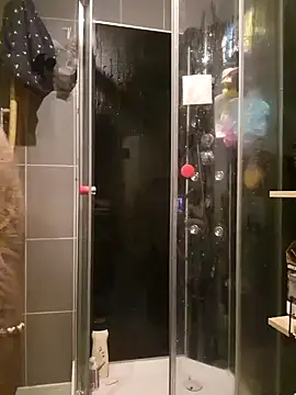 Snapshot of RomWoolf chatting on 01-11-25, 04:48 RomWoolf online show from 01-11-25, 04:48