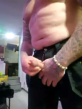 Snapshot of RomWoolf chatting on 01-14-25, 09:51 RomWoolf online show from 01-14-25, 09:51