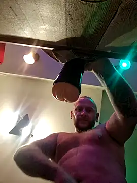 Snapshot of RomWoolf chatting on 02-24-25, 10:25 RomWoolf online show from 02-24-25, 10:25