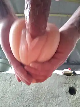 Snapshot of RomWoolf chatting on 03-10-25, 04:35 RomWoolf online show from 03-10-25, 04:35