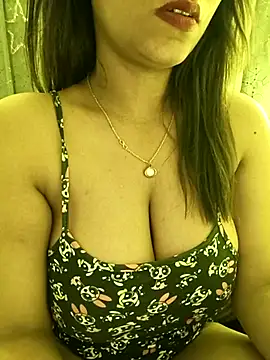 Snapshot of Divya_girl chatting on 03-05-25, 02:01 Divya girl online show from 03-05-25, 02:01