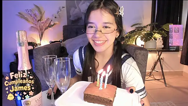 Naughtylittlegirl  online show from 09-30-25, 10:26