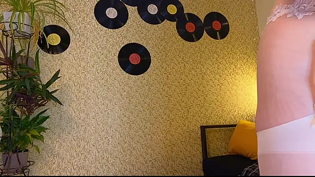 EmmyAmbros online show from 11-07-25, 01:05