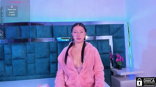 Snapshot of Venus_velez_ chatting on 01-15-25, 01:09 Venus velez online show from 01-15-25, 01:09