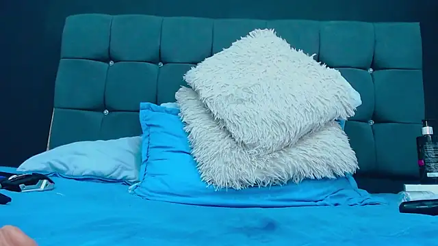 mia xx1 online show from 09-18-25, 10:06