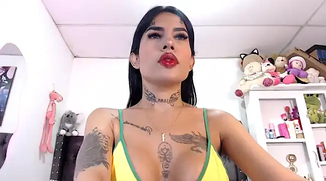 Snapshot of saragill323 chatting on 12-20-24, 06:45 saragill323 online show from 12-20-24, 06:45