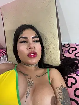 Snapshot of saragill323 chatting on 12-29-24, 10:25 saragill323 online show from 12-29-24, 10:25