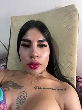 Snapshot of saragill323 chatting on 01-31-25, 03:30 saragill323 online show from 01-31-25, 03:30