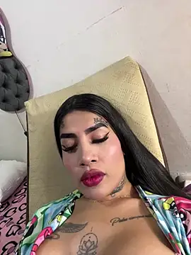 Snapshot of saragill323 chatting on 02-26-25, 04:35 saragill323 online show from 02-26-25, 04:35