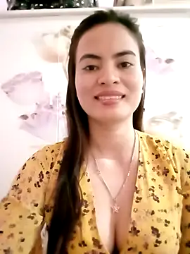 NgocQuyen2K online show from 03-22-25, 05:28