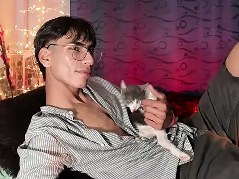 Snapshot of Teo_skinny chatting on 12-27-24, 12:50 Teo skinny online show from 12-27-24, 12:50