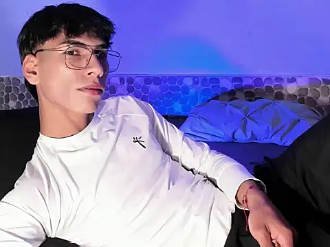 Snapshot of Teo_skinny chatting on 01-15-25, 08:16 Teo skinny online show from 01-15-25, 08:16