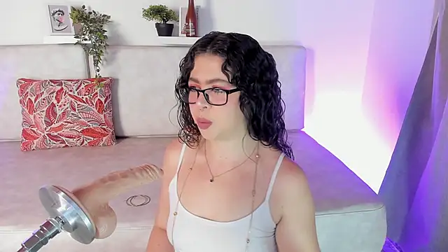 Snapshot of Malka_Burning chatting on 02-10-25, 08:21 Malka Burning online show from 02-10-25, 08:21