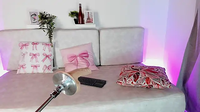 Snapshot of Malka_Burning chatting on 02-17-25, 02:31 Malka Burning online show from 02-17-25, 02:31