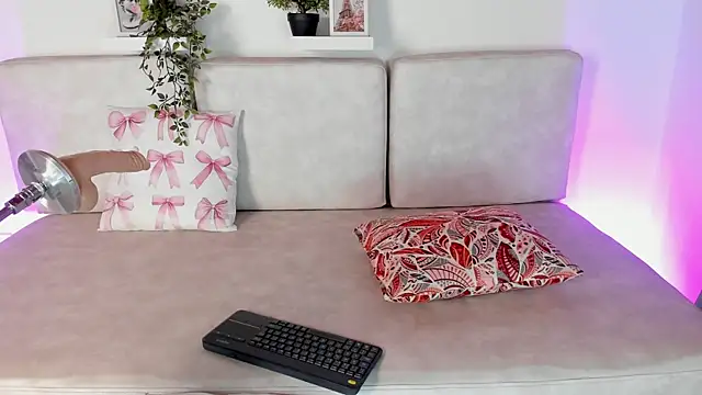 Snapshot of Malka_Burning chatting on 02-17-25, 11:31 Malka Burning online show from 02-17-25, 11:31