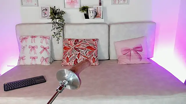 Snapshot of Malka_Burning chatting on 03-01-25, 08:21 Malka Burning online show from 03-01-25, 08:21