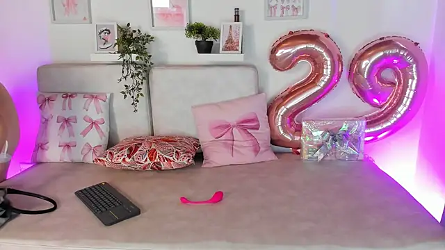 Snapshot of Malka_Burning chatting on 03-02-25, 06:08 Malka Burning online show from 03-02-25, 06:08