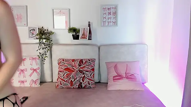 Snapshot of Malka_Burning chatting on 03-09-25, 08:21 Malka Burning online show from 03-09-25, 08:21