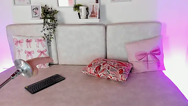 Snapshot of Malka_Burning chatting on 03-11-25, 02:32 Malka Burning online show from 03-11-25, 02:32