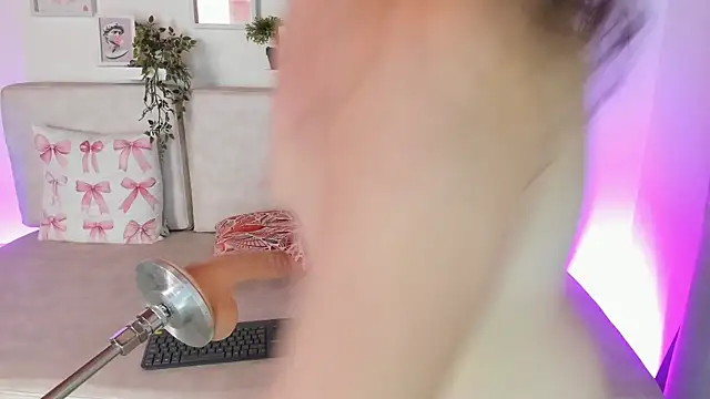 Snapshot of Malka_Burning chatting on 03-14-25, 02:42 Malka Burning online show from 03-14-25, 02:42