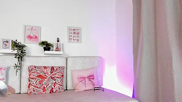 Snapshot of Malka_Burning chatting on 03-21-25, 08:29 Malka Burning online show from 03-21-25, 08:29