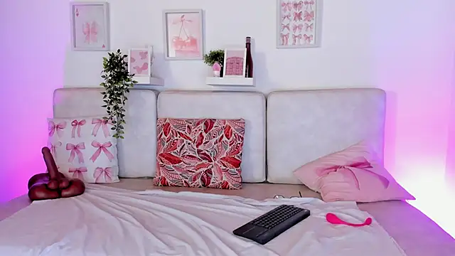 Snapshot of Malka_Burning chatting on 09-14-25, 08:08 Malka Burning online show from 09-14-25, 08:08