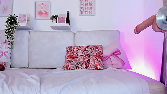 Snapshot of Malka_Burning chatting on 09-15-25, 08:09 Malka Burning online show from 09-15-25, 08:09