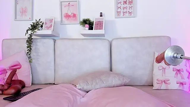 Snapshot of Malka_Burning chatting on 10-10-25, 08:08 Malka Burning online show from 10-10-25, 08:08