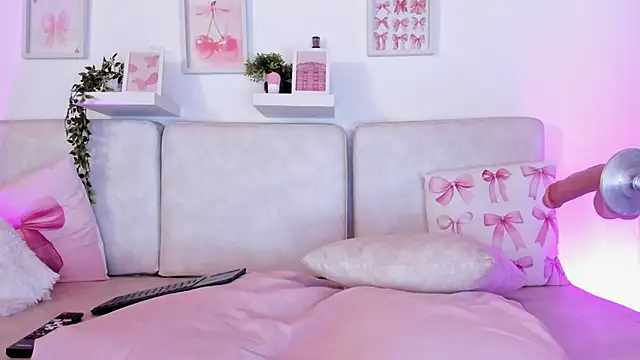 Snapshot of Malka_Burning chatting on 10-14-25, 08:20 Malka Burning online show from 10-14-25, 08:20