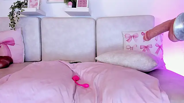 Snapshot of Malka_Burning chatting on 10-15-25, 07:03 Malka Burning online show from 10-15-25, 07:03