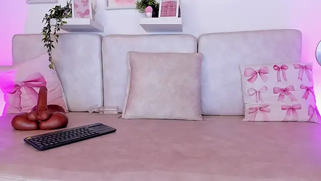 Snapshot of Malka_Burning chatting on 11-07-25, 08:09 Malka Burning online show from 11-07-25, 08:09