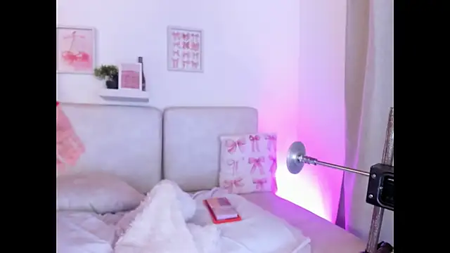 Snapshot of Malka_Burning chatting on 11-12-25, 08:30 Malka Burning online show from 11-12-25, 08:30