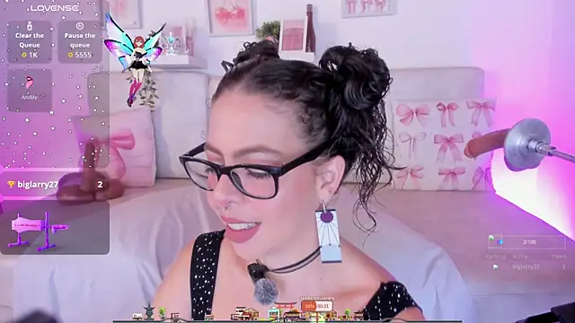 Snapshot of Malka_Burning chatting on 11-23-25, 08:08 Malka Burning online show from 11-23-25, 08:08