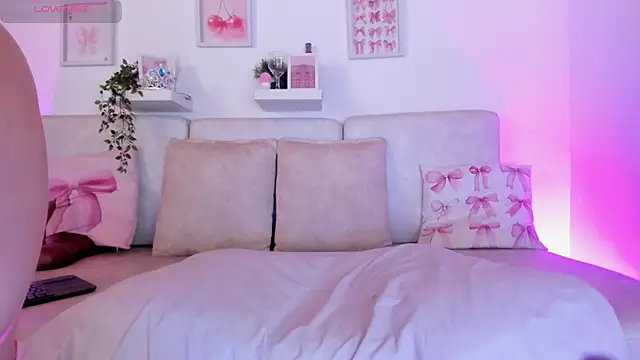 Snapshot of Malka_Burning chatting on 01-17-26, 06:11 Malka Burning online show from 01-17-26, 06:11