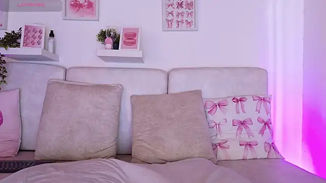 Snapshot of Malka_Burning chatting on 02-15-26, 06:04 Malka Burning online show from 02-15-26, 06:04