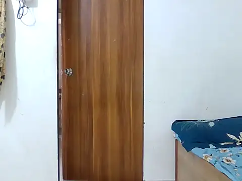 Snapshot of sparkling_queen chatting on 01-06-25, 03:31 sparkling queen online show from 01-06-25, 03:31