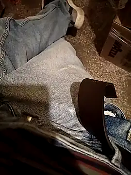 Snapshot of A_man_in_public chatting on 10-15-25, 07:58 A man in public online show from 10-15-25, 07:58