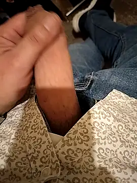 Snapshot of A_man_in_public chatting on 10-23-25, 11:31 A man in public online show from 10-23-25, 11:31