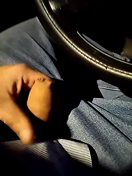 Snapshot of A_man_in_public chatting on 10-25-25, 08:47 A man in public online show from 10-25-25, 08:47