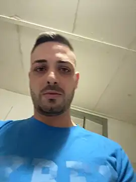 Snapshot of iltoscano95 chatting on 10-31-25, 07:04 iltoscano95 online show from 10-31-25, 07:04