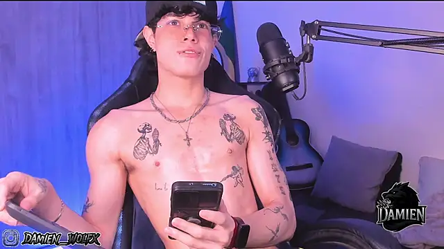 cinnamon boyxxx online show from 09-21-25, 02:35